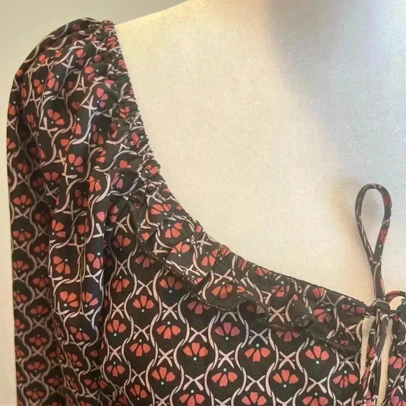 BOHME Large LAYNE PRINTED MIDI DRESS 
Long Sleeves Elastic
Smocked Back - Picture 4 of 8